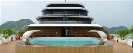 Du thuyền Halora Nova